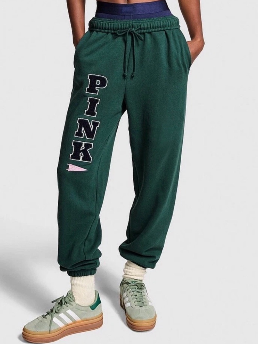 Victoria's Secret PINK IVY FLEECE SWEATPANTS in Deep Forest
SMALL
  Logo Joggers